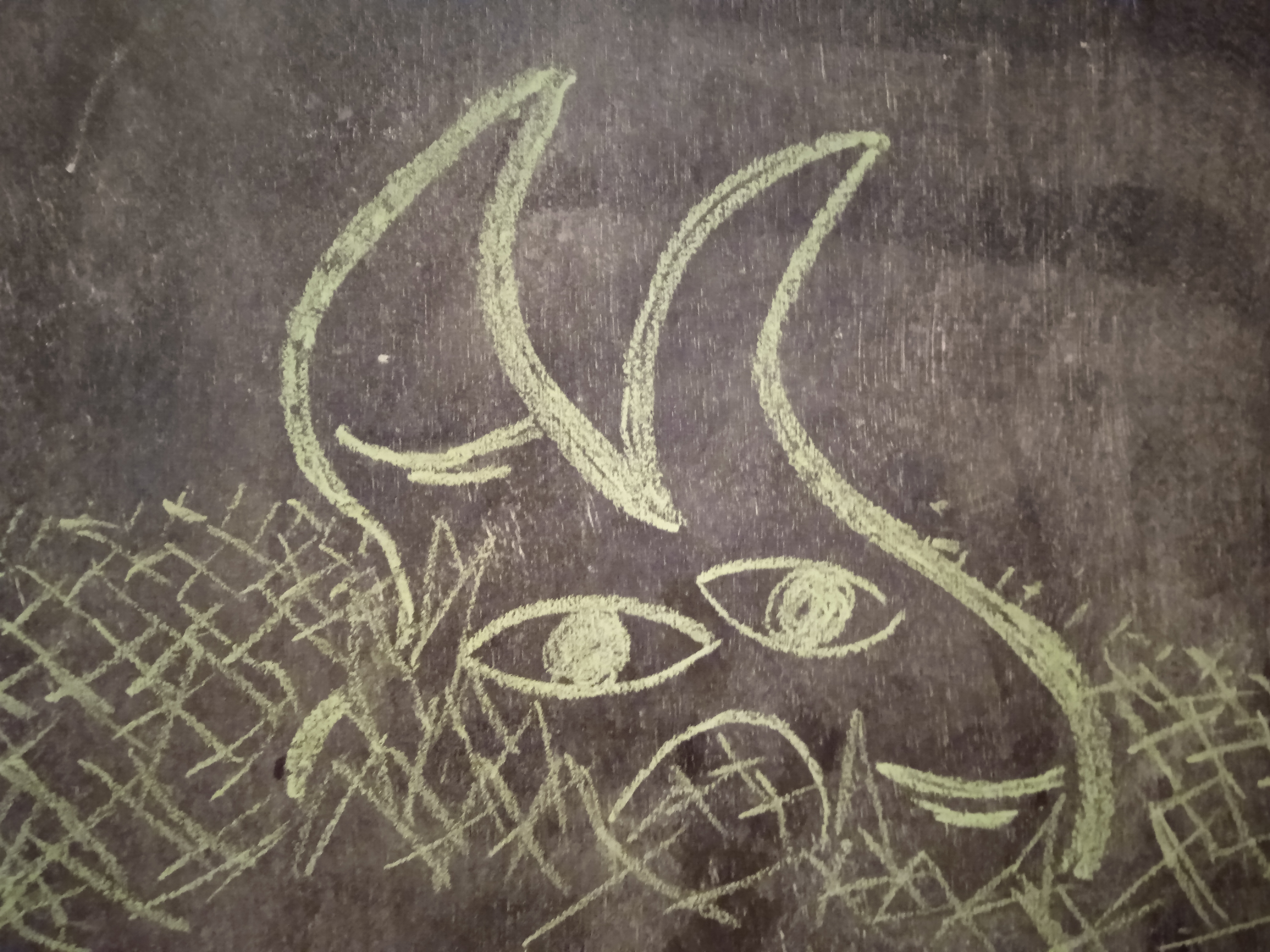 a chalk drawing on a blackboard depicting a dry grass area where stands a  creature with four unorderly positioned eyes and two limbs shaped like a wave from the ground to horns upwards